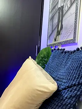 Snapshot of Mau_White chatting on October 3, 12:38 am Mau White online show from October 3, 12:38 am