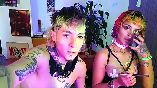 Snapshot of badeyes_crazygoat chatting on October 26, 4:02 pm badeyes crazygoat online show from October 26, 4:02 pm