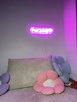 Mona-Peaches online show from February 8, 4:11 pm