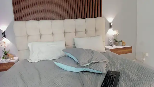 sofi potter  online show from February 4, 8:23 pm