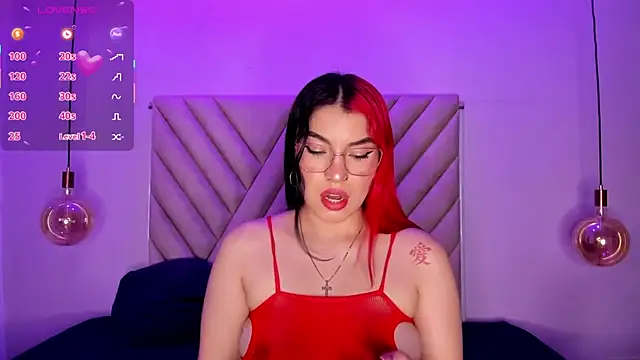 EmmaSwift  online show from October 18, 1:41 am