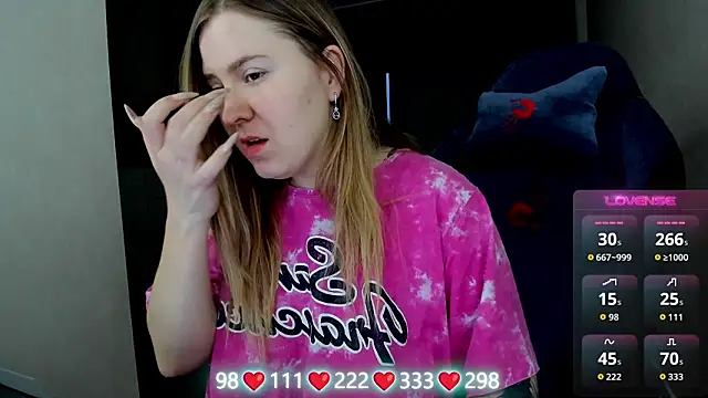 Olivia Munk online show from March 13, 4:03 am