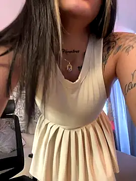 Snapshot of HannahW_ chatting on September 23, 8:18 pm HannahW online show from September 23, 8:18 pm