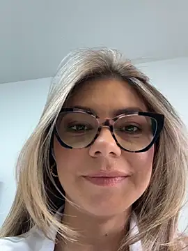 alicee16 online show from October 4, 5:17 pm