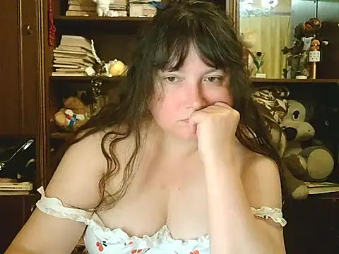 CarrieQPeach online show from July 5, 7:30 pm