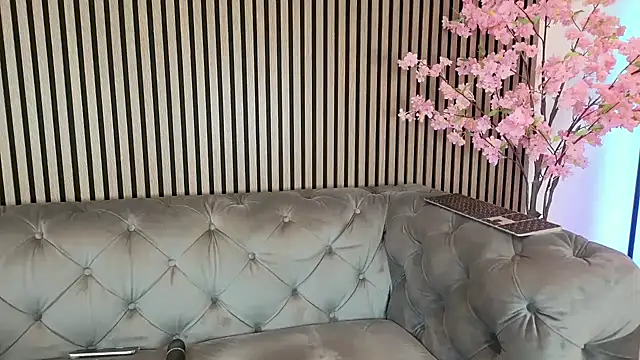Lara-CumKitten online show from May 8, 2:20 pm
