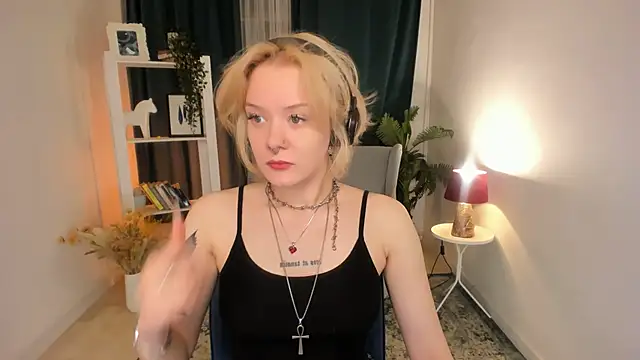 evathority online show from May 5, 10:46 pm