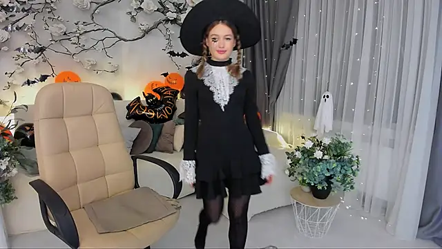 MiracleCurly online show from October 31, 8:13 pm