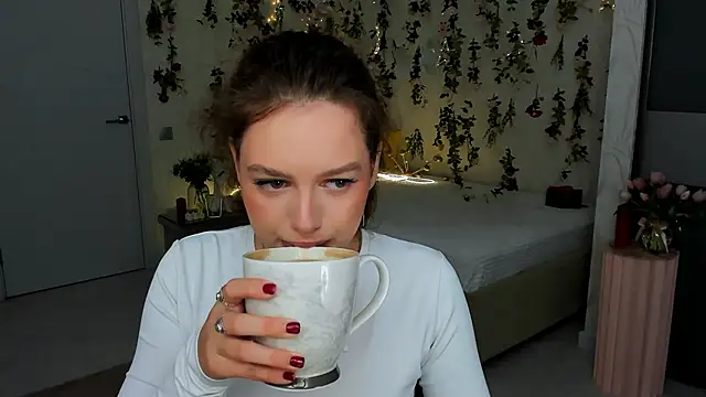 MiracleCurly online show from April 8, 10:06 am