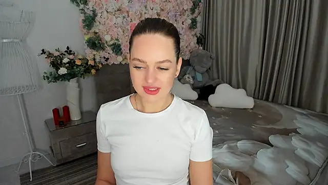 MiracleCurly online show from October 15, 7:38 pm