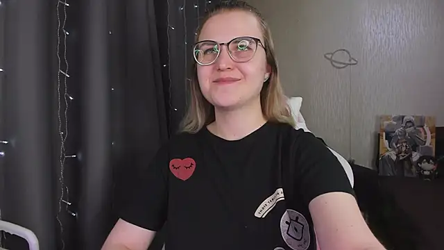 MissBrightShine online show from April 4, 2:38 pm