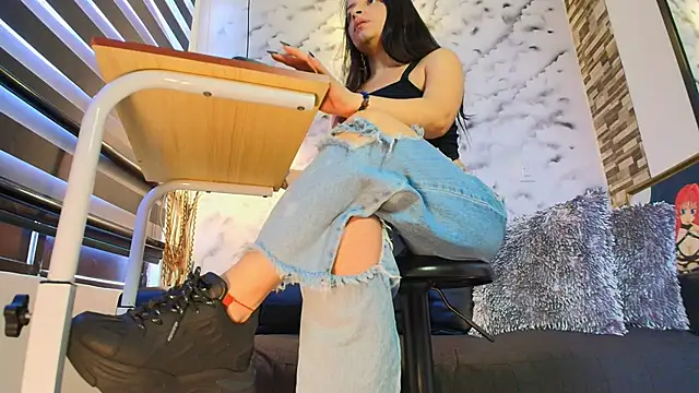 Sophie LittleS online show from January 13, 2:32 pm