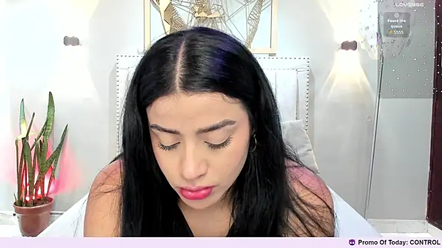 Paula Desousa online show from November 14, 8:09 pm