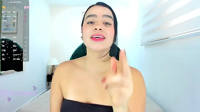 Paula Desousa online show from April 27, 7:55 pm