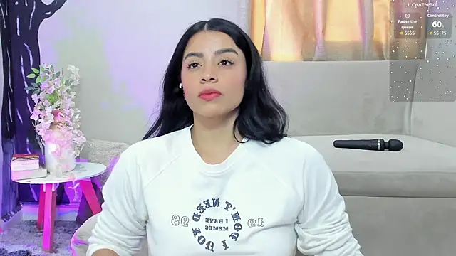 Paula Desousa online show from October 9, 8:46 pm