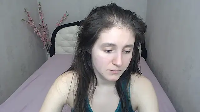 Holliy Cooper online show from March 11, 8:18 am