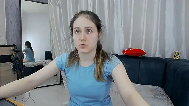 Holliy Cooper online show from May 16, 8:28 am