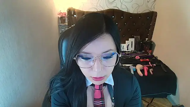 HannaCarrter online show from April 25, 1:41 pm
