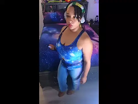 temptressbeauty24 online show from April 3, 10:30 pm