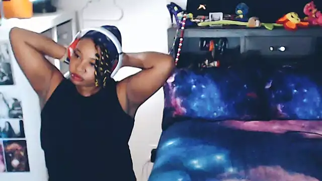 temptressbeauty24 online show from March 29, 11:15 pm