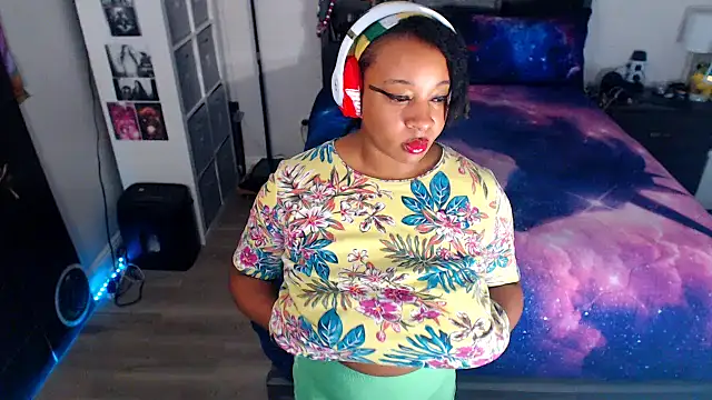 temptressbeauty24 online show from April 2, 9:23 pm