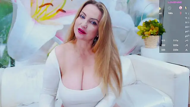 Lilly Diaz online show from October 11, 6:40 am