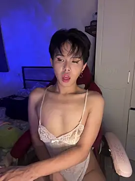 Plaxtique online show from April 1, 6:16 pm