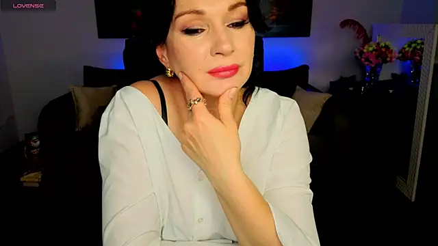 Sofia Ford online show from May 9, 1:24 pm