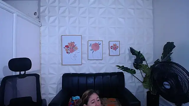 Valentinaa mature online show from March 12, 8:55 pm