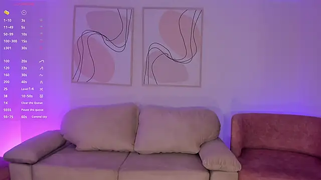 LizzHamilton   online show from March 29, 1:21 pm