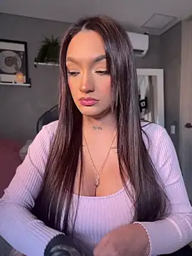 DaniDusan  online show from May 11, 9:34 pm