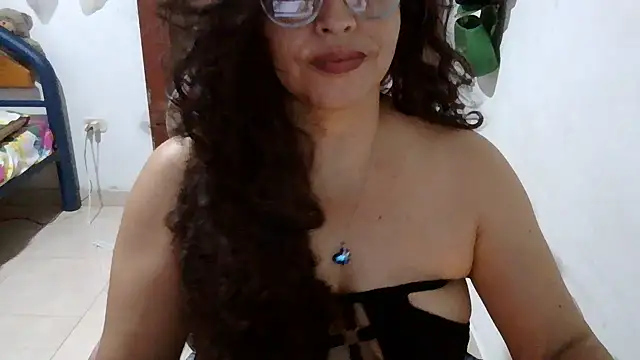 latinhotsusy47 online show from May 29, 10:41 pm