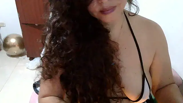 latinhotsusy47 online show from May 24, 6:07 pm